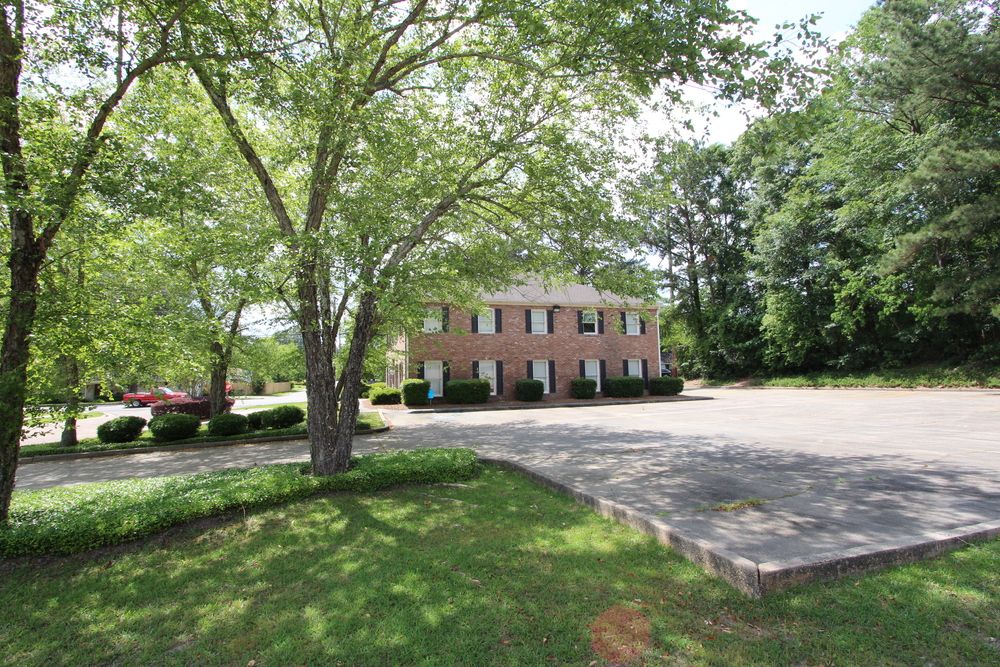 Office Space For Sale/Lease: 101 Madison Plz, Hattiesburg, MS 39402